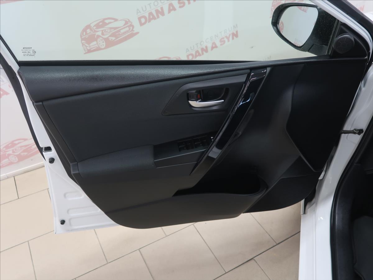toyota-auris-1-6-puvod-cr - 9