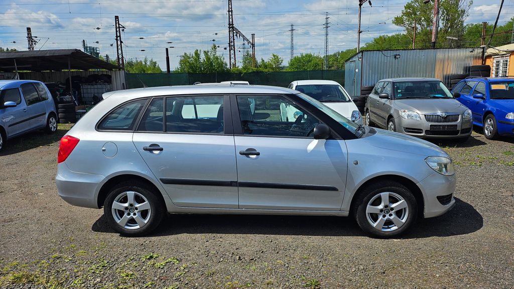 skoda-fabia-1-2-tsi-kombi-facelift-4-valec - 2