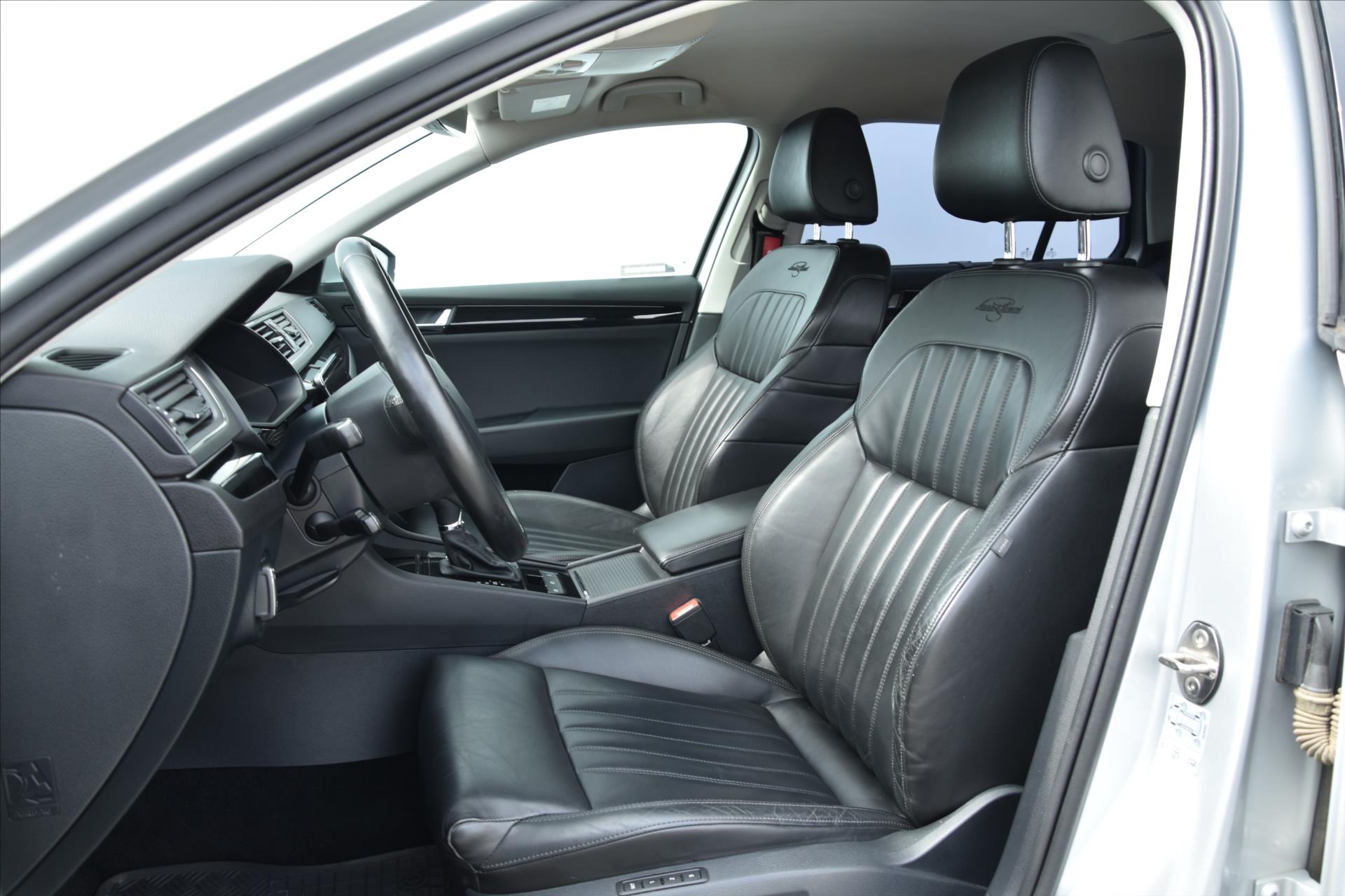 skoda-superb-2-0-tdi-140kw-4x4-l-k-dsg-cr - 9
