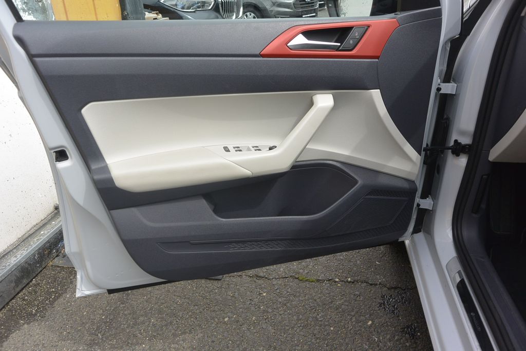 volkswagen-polo-1-0tsi-beatsaudio-70kw - 9