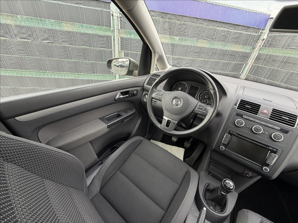 volkswagen-touran-1-6-tdi-comfortline-panorama-bi-xenon - 8