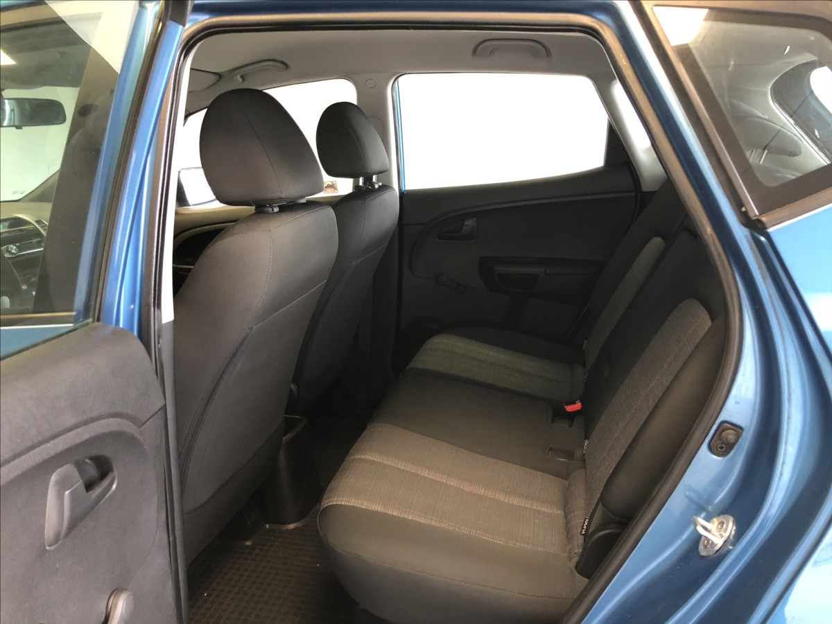 kia-venga-1-4-16v-vvt-i - 9