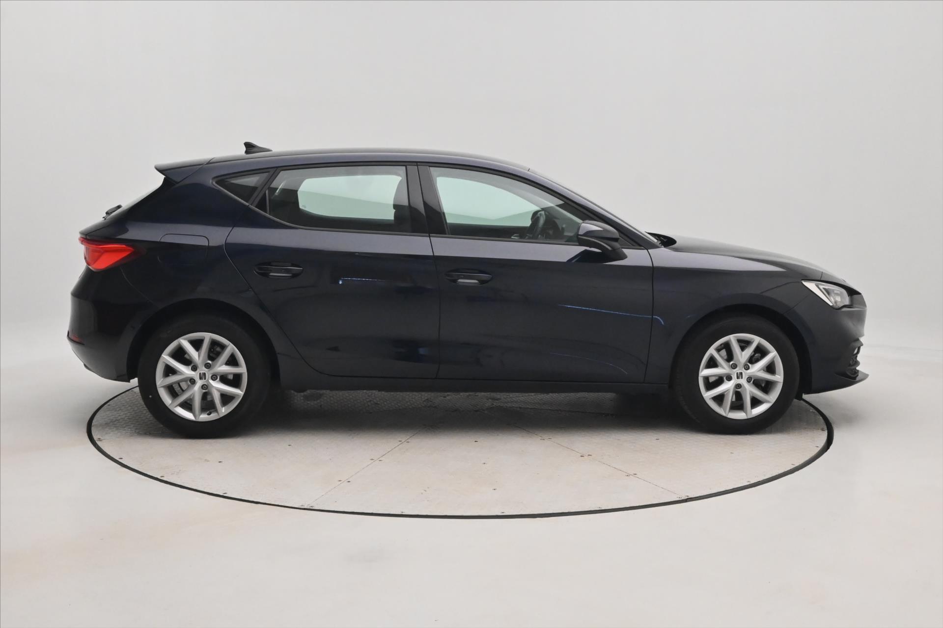 seat-leon-2-0-tdi-110kw-dsg-style-zaruka-az-5-let - 3