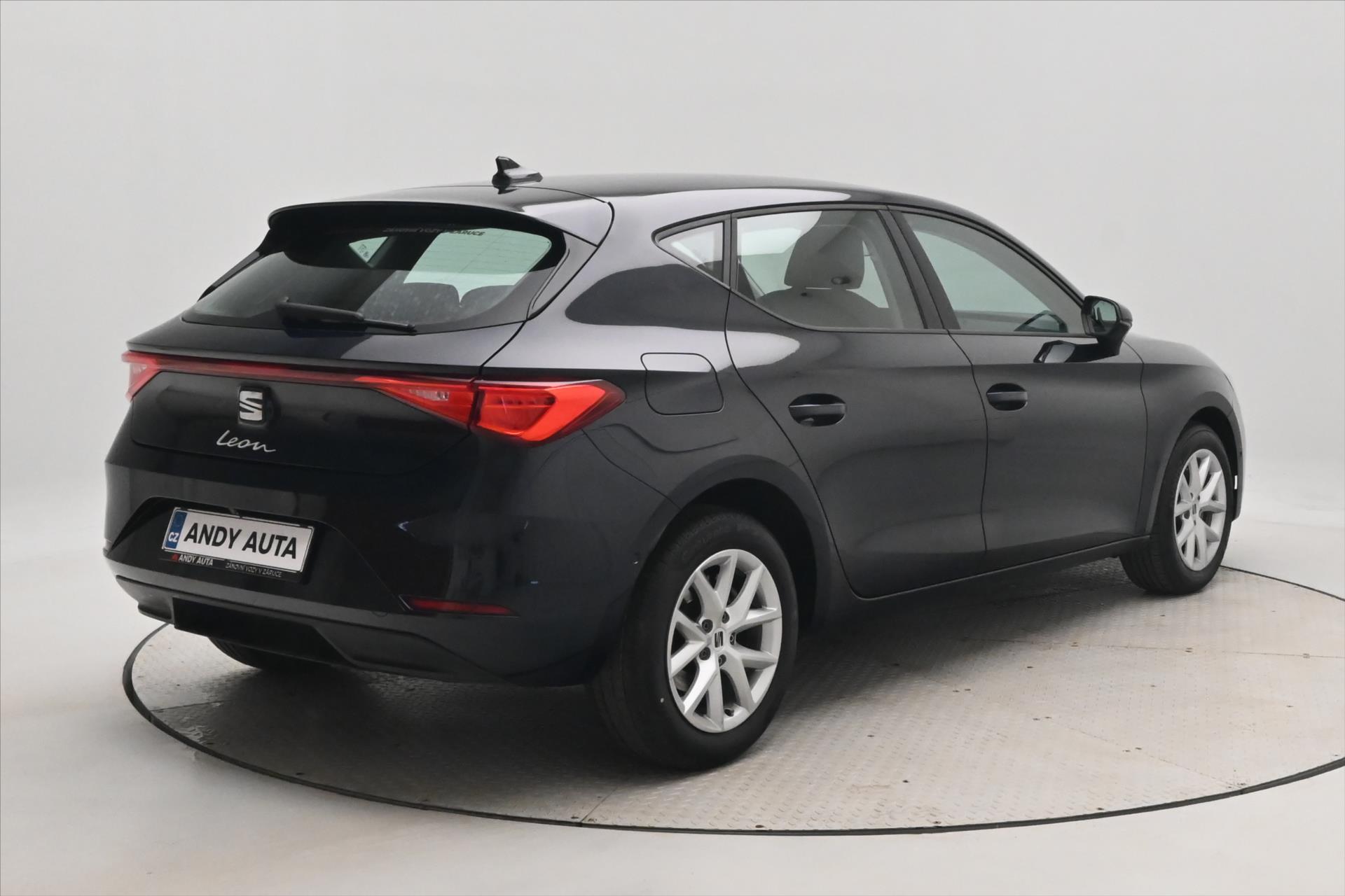 seat-leon-2-0-tdi-110kw-dsg-style-zaruka-az-5-let - 4
