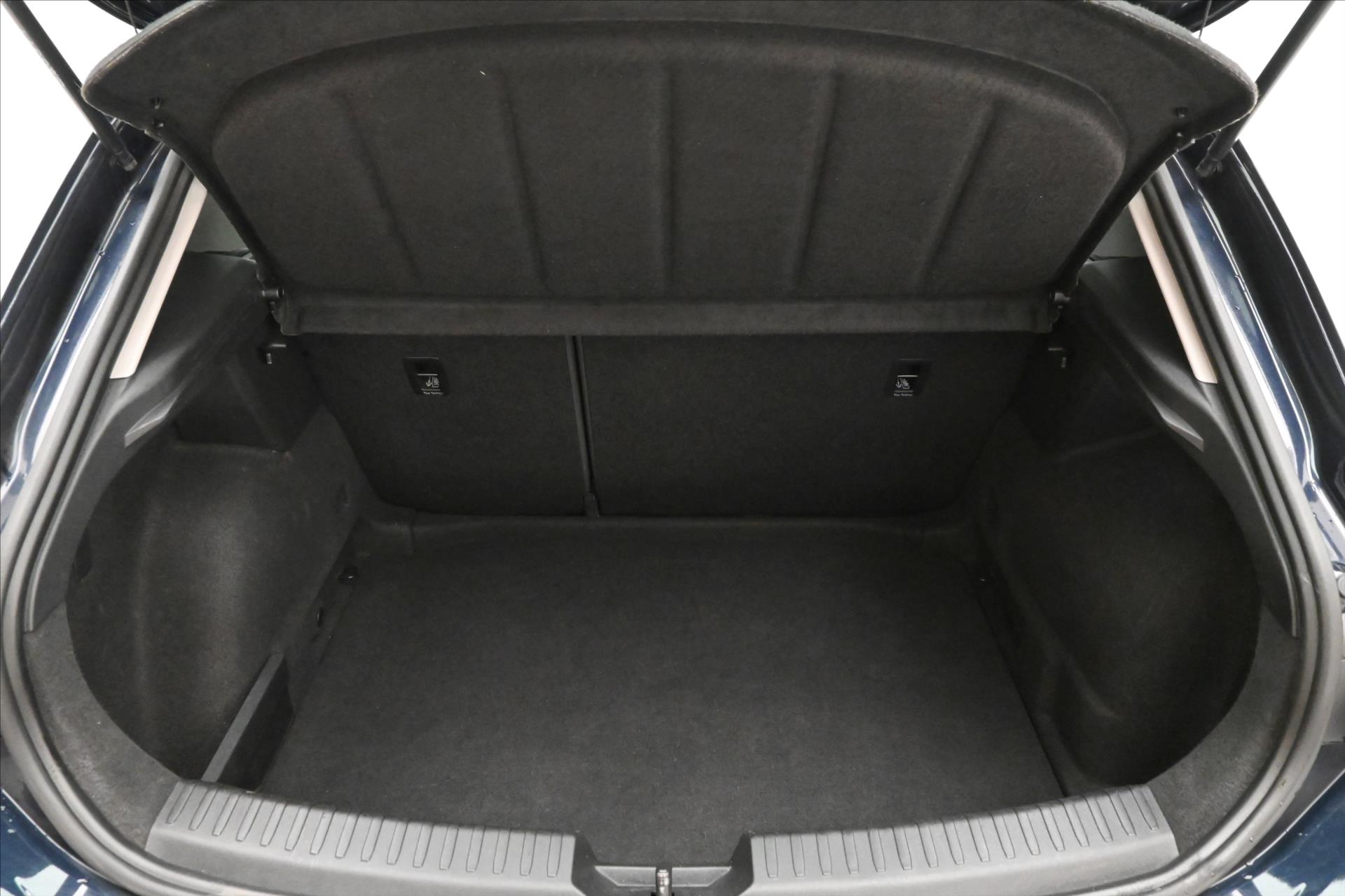 seat-leon-2-0-tdi-110kw-dsg-style-zaruka-az-5-let - 9