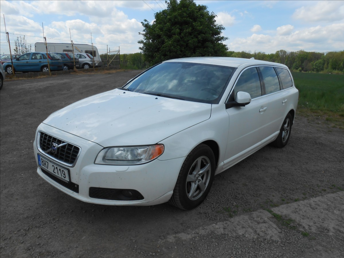 volvo-v70-2-4-d-5-awd-136-kw-digiklima - 1