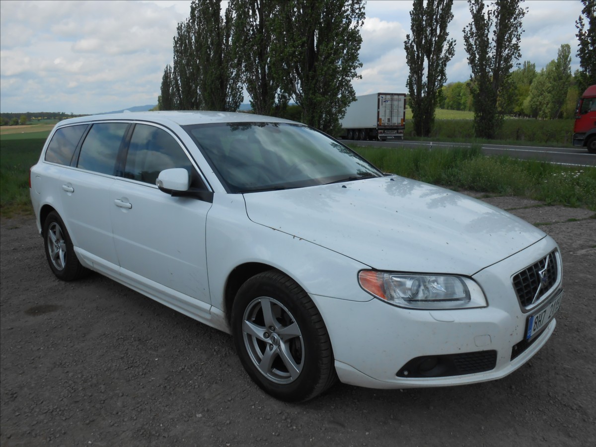 volvo-v70-2-4-d-5-awd-136-kw-digiklima - 3