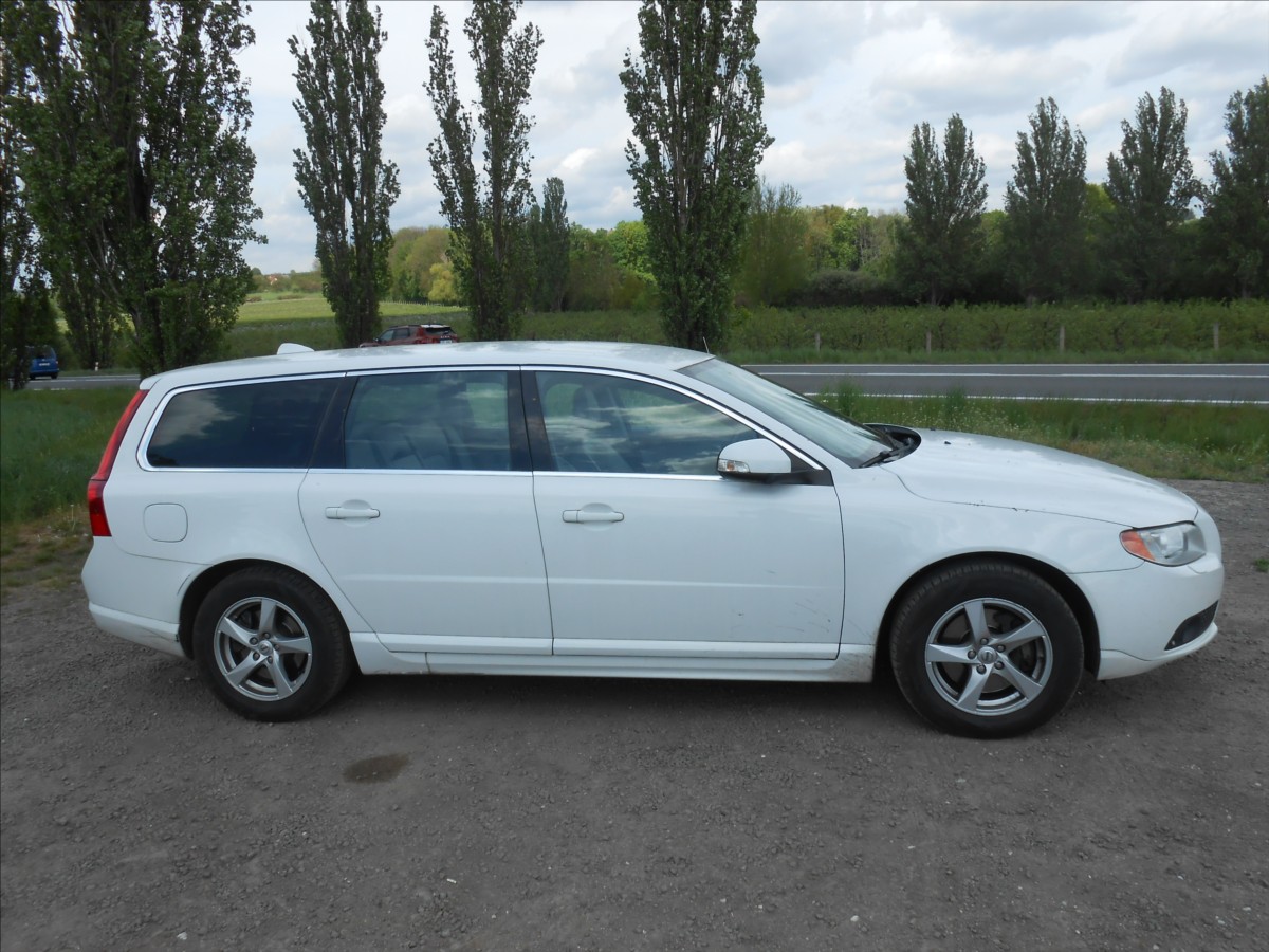 volvo-v70-2-4-d-5-awd-136-kw-digiklima - 4