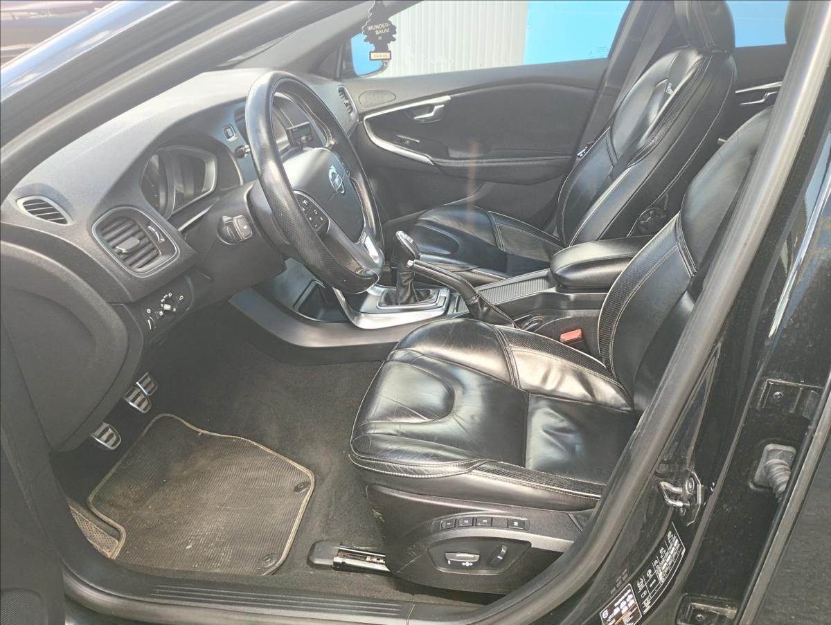 volvo-v40-2-0-d3-110kw-r-desing-panorama - 6