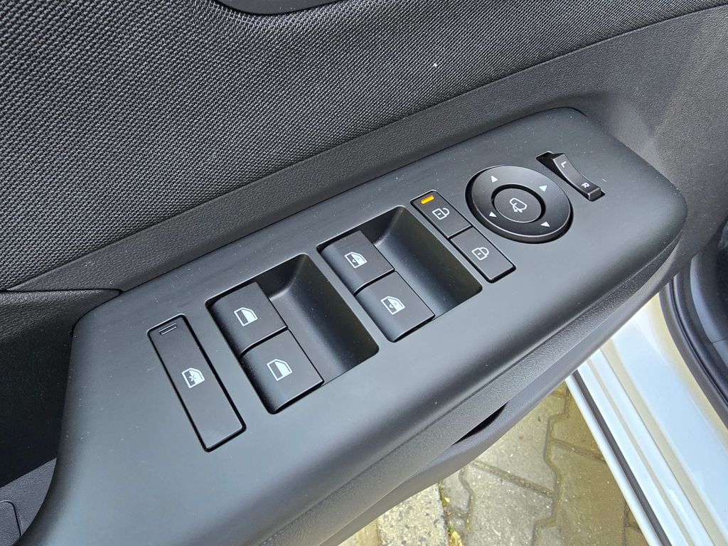 hyundai-kona-64-8kwh-smart-range-clima - 9
