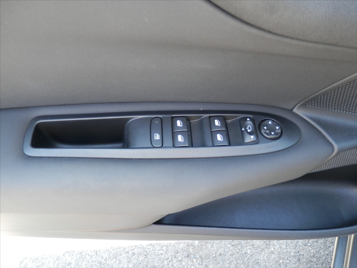 citroen-c4-1-2-pt-96kw-pure-tech-vybava - 8