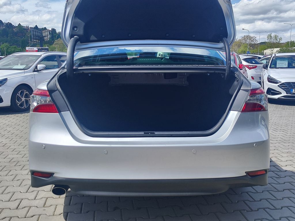 toyota-camry-2-5-hev-160kw-executive-e-cvt - 8
