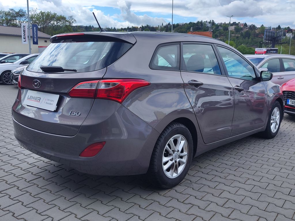 hyundai-i30-1-6i-88kw-trikolor-komfort - 4