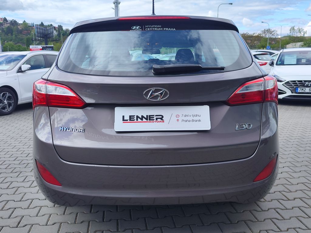 hyundai-i30-1-6i-88kw-trikolor-komfort - 5