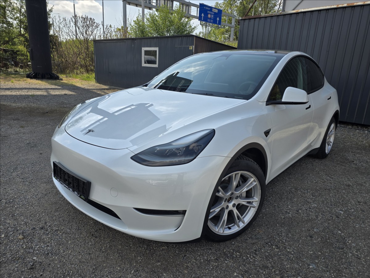 Tesla Model Y LongRange AWD tažné,Berlin