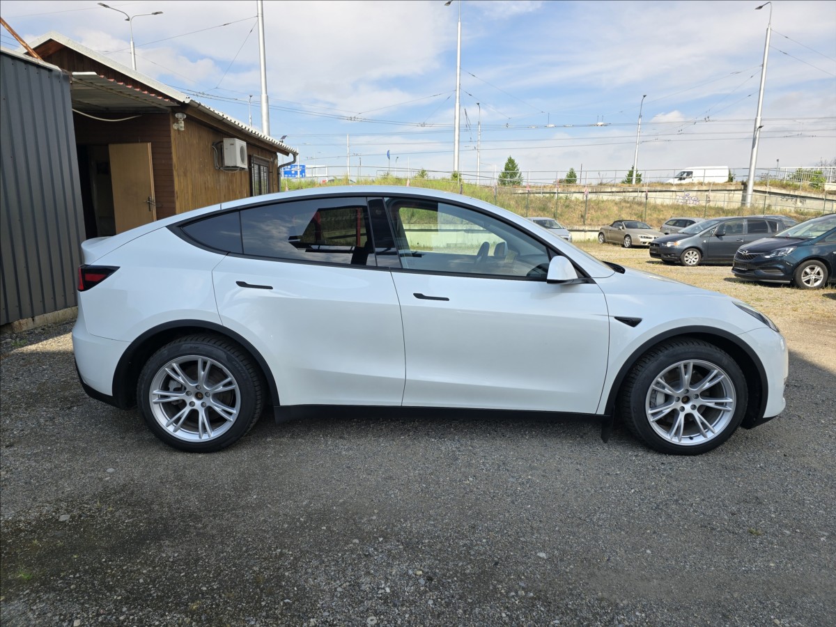 tesla-model-y-longrange-awd-tazne-berlin - 3