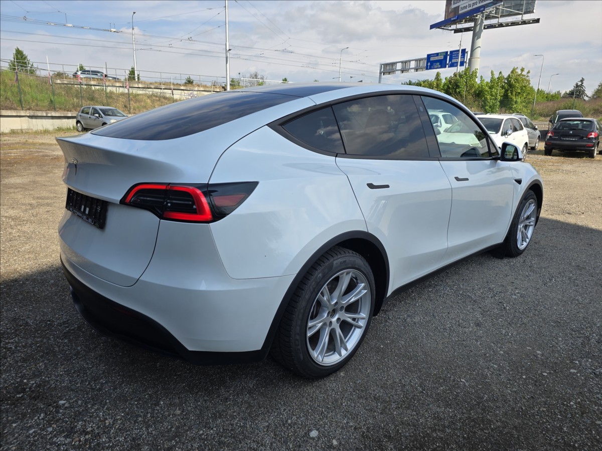 tesla-model-y-longrange-awd-tazne-berlin - 4
