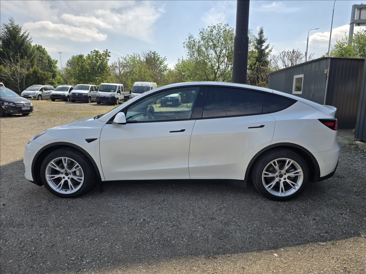 tesla-model-y-longrange-awd-tazne-berlin - 7