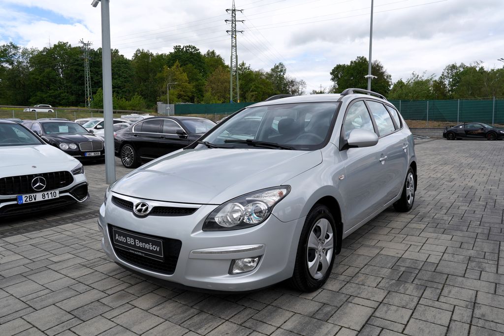 hyundai-i30-i30-1-6-crdi-16v-90-ps-cr - 1