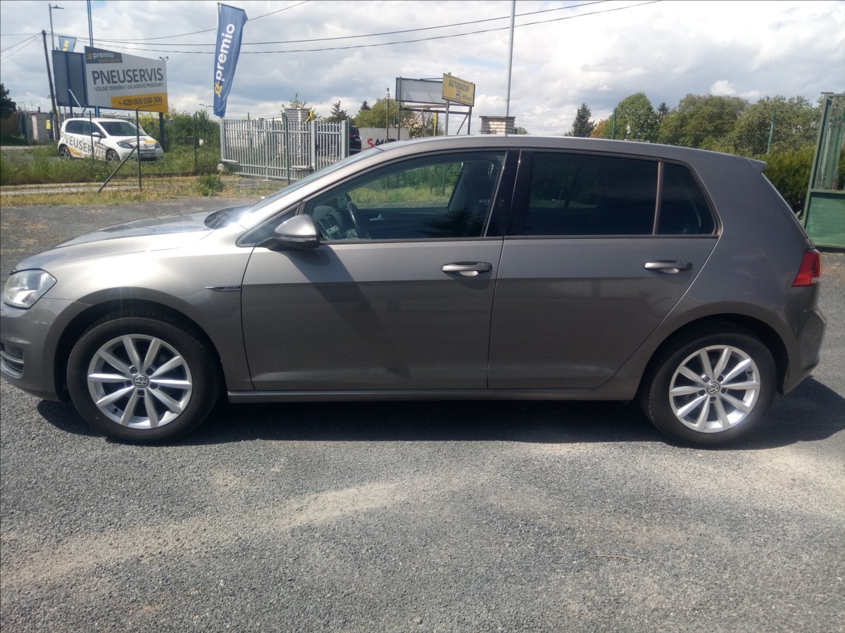 volkswagen-golf-1-2-tsi-81kw-lounge-serviska-1-m - 3