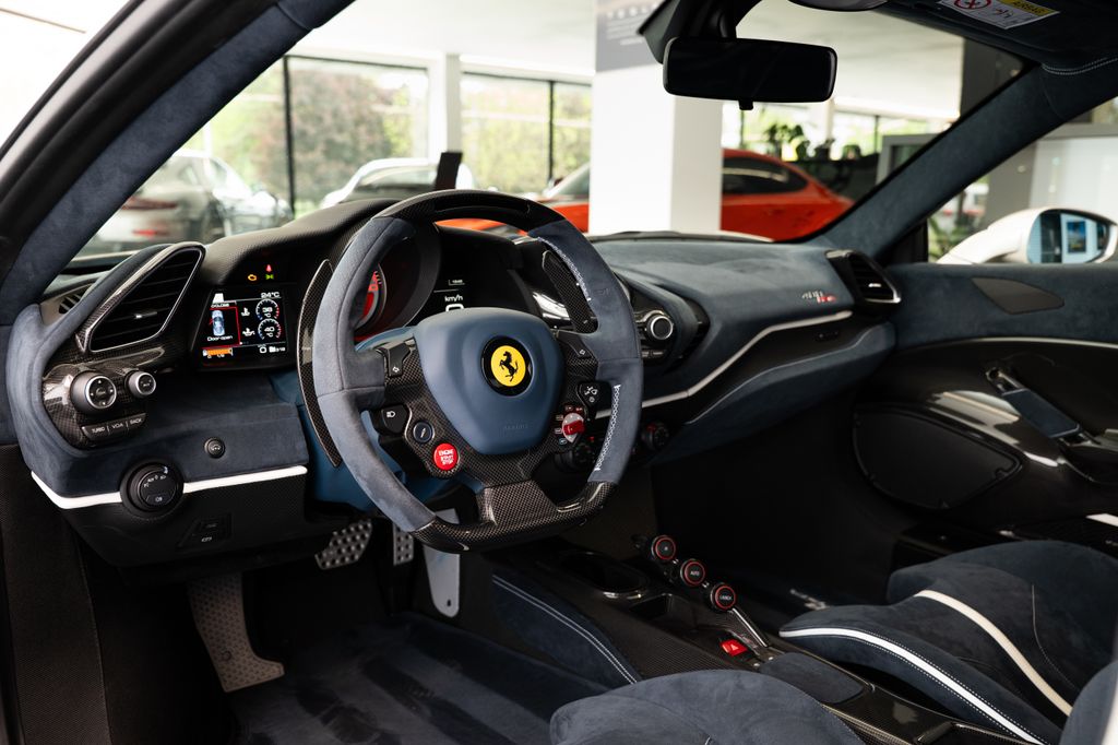 ferrari-488-atelier-karbon-lift - 4