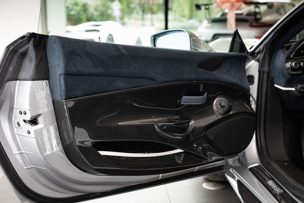ferrari-488-atelier-karbon-lift - 6