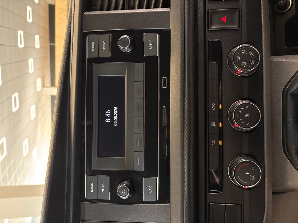 volkswagen-transporter-81kw-89-tis-km-9-mist-vc-dph - 7
