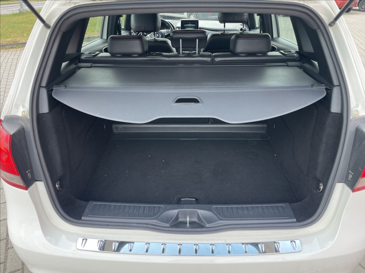 mercedes-benz-tridy-b-2-2-cdi-b200-premium-automat-led - 8