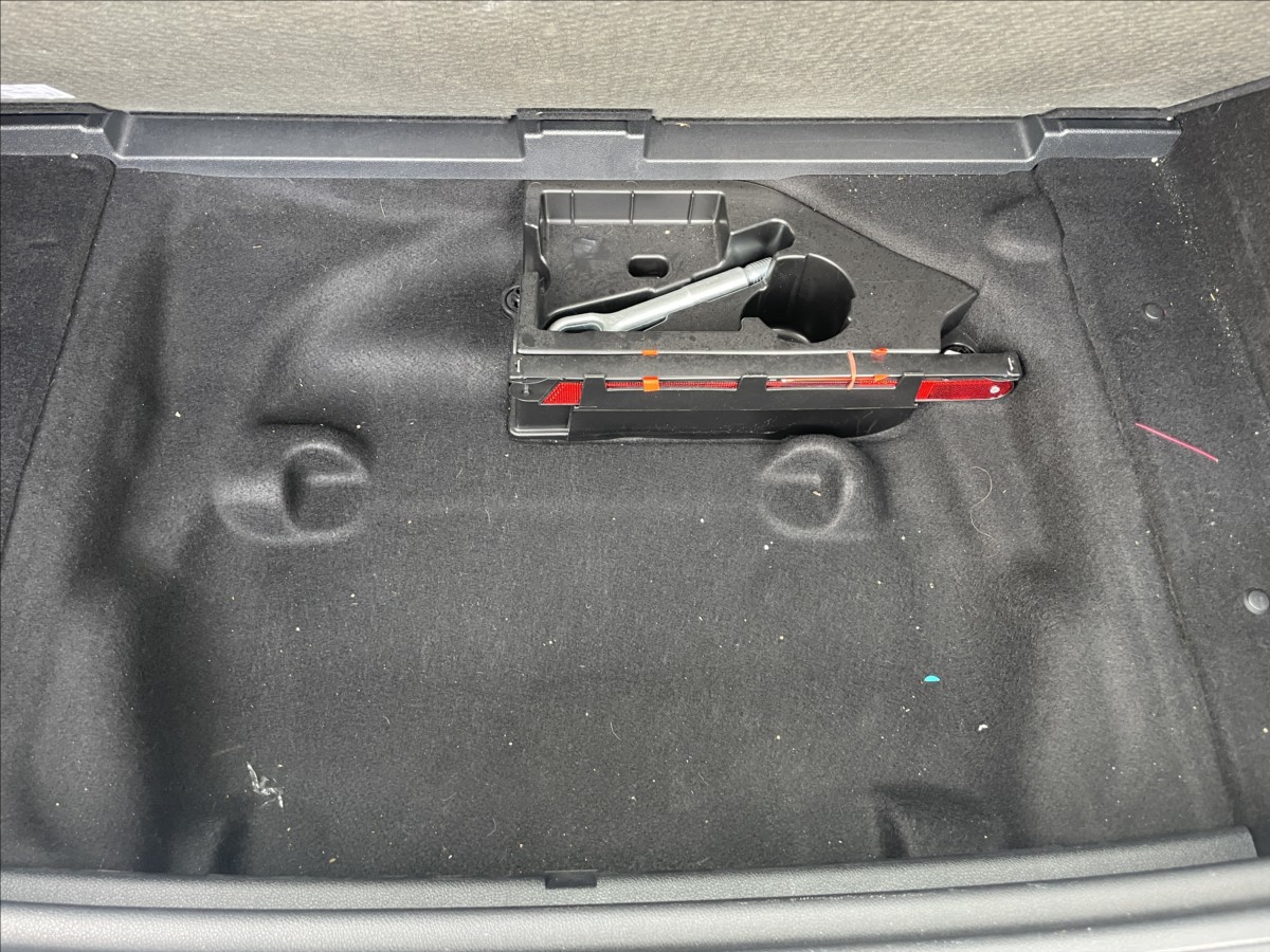 mercedes-benz-tridy-b-2-2-cdi-b200-premium-automat-led - 9
