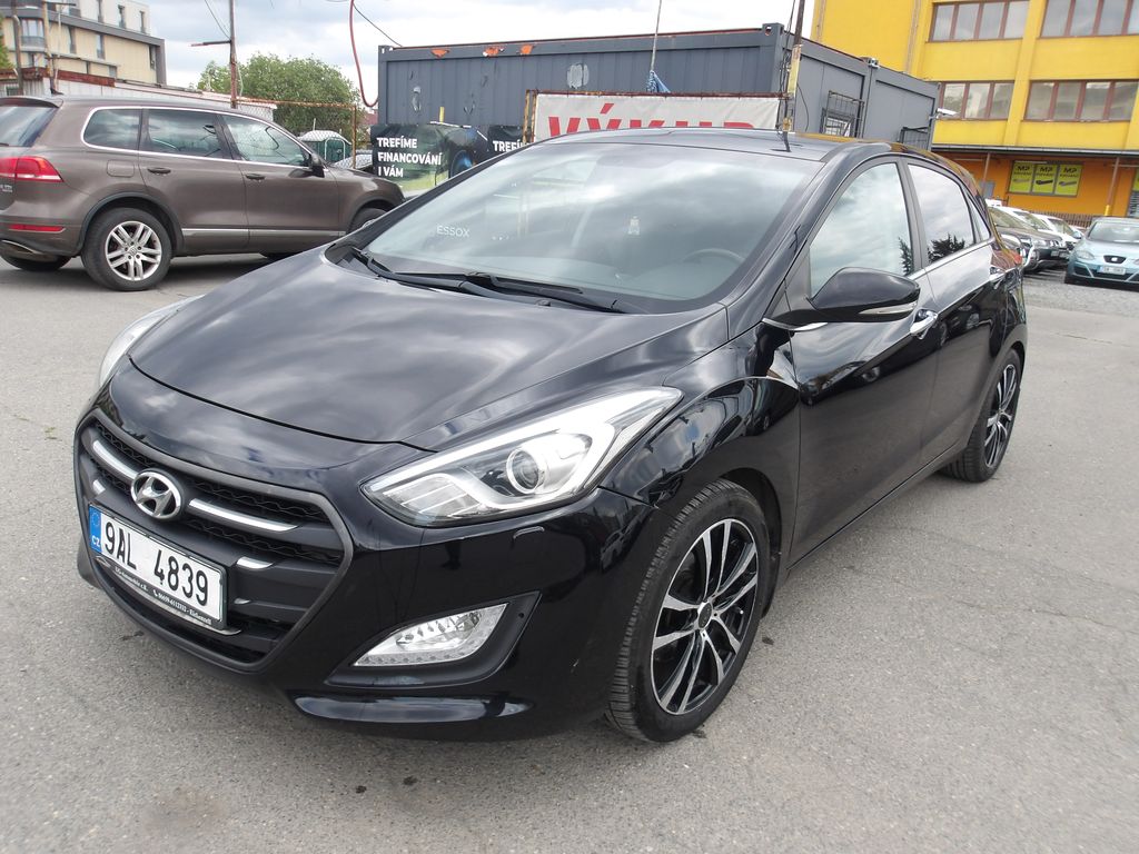 Hyundai i30 1,6CRDi  Automat!! 2 x kola!