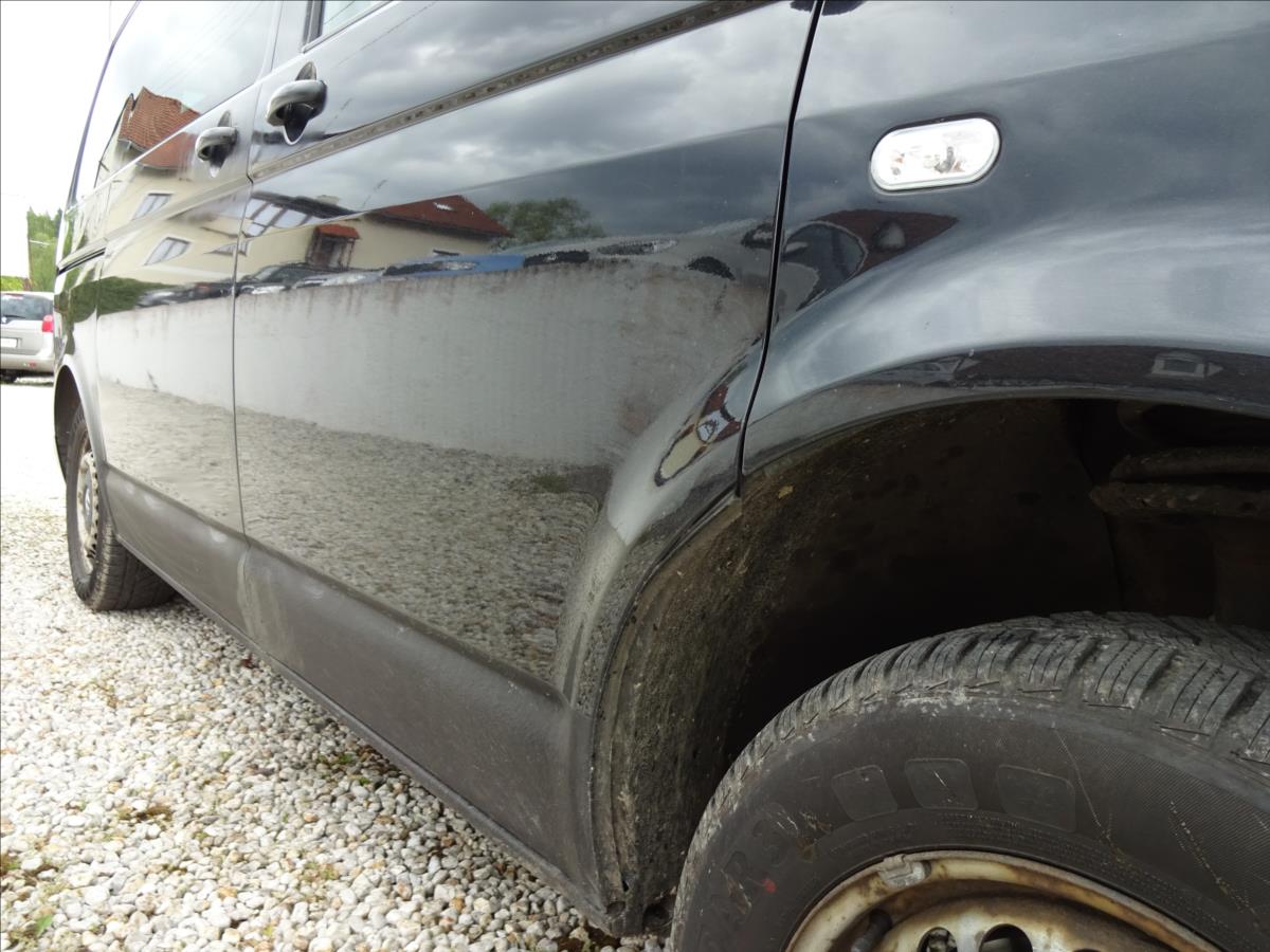 volkswagen-multivan-2-5-tdi-118-kw - 9