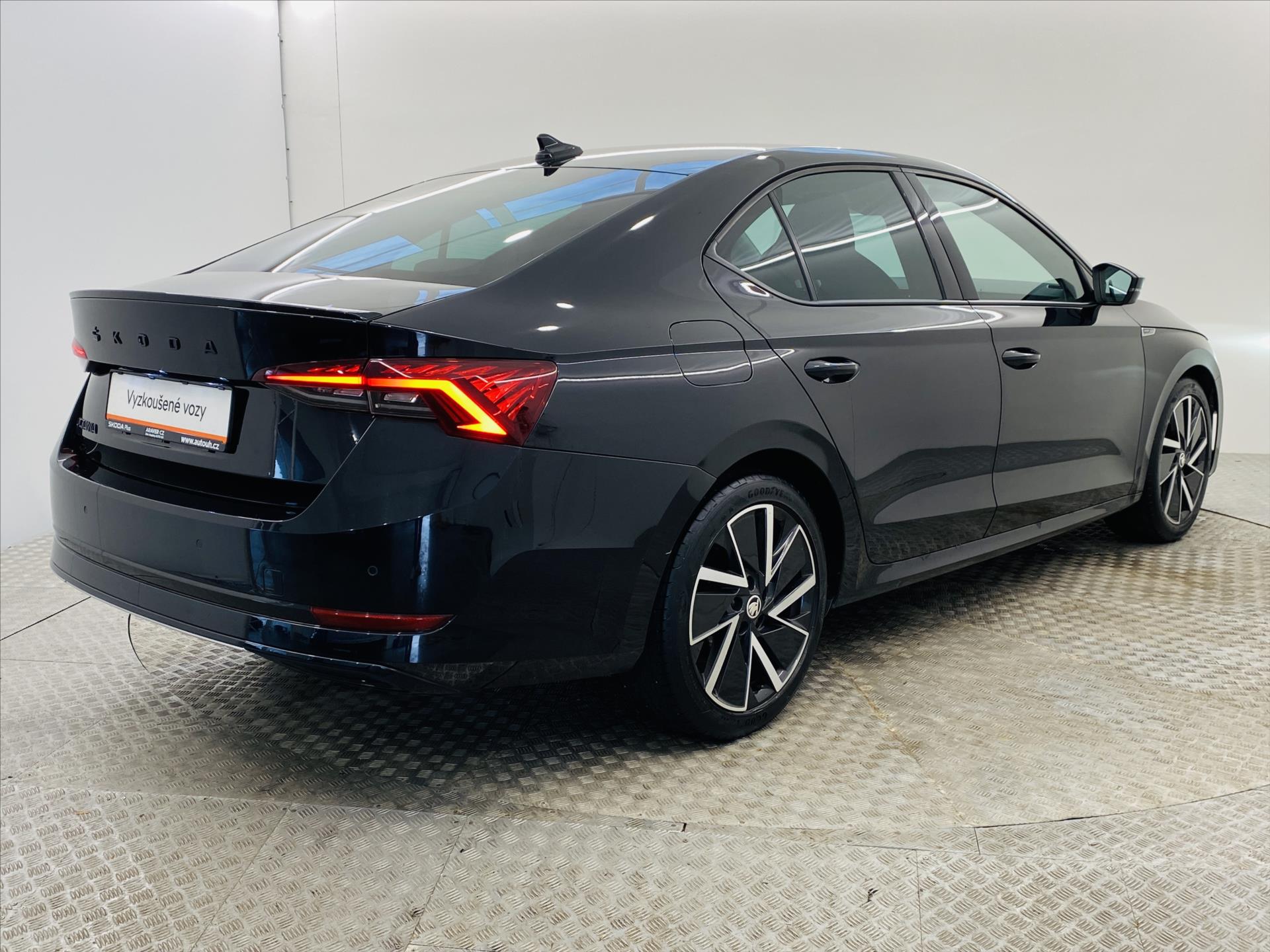 skoda-octavia-2-0-tdi-110kw-sportline - 1