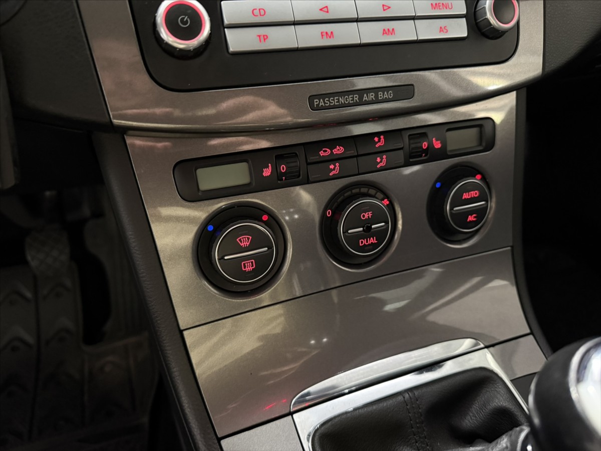 volkswagen-passat-1-6-i-klima-vyhrev-po-stk - 9