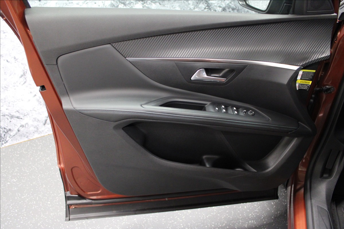 peugeot-5008-1-5-hdi-1-majitel-cz-7-mist - 6