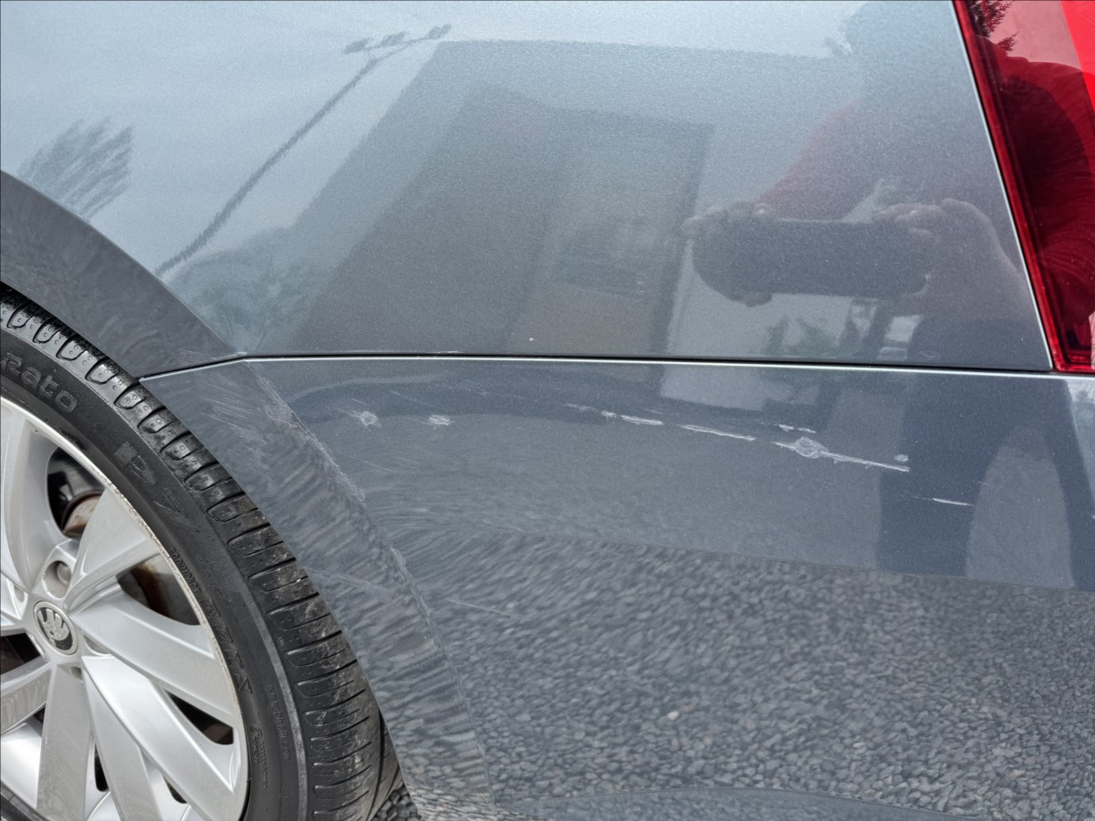 skoda-superb-1-6-tdi-88-w-led-navi - 5