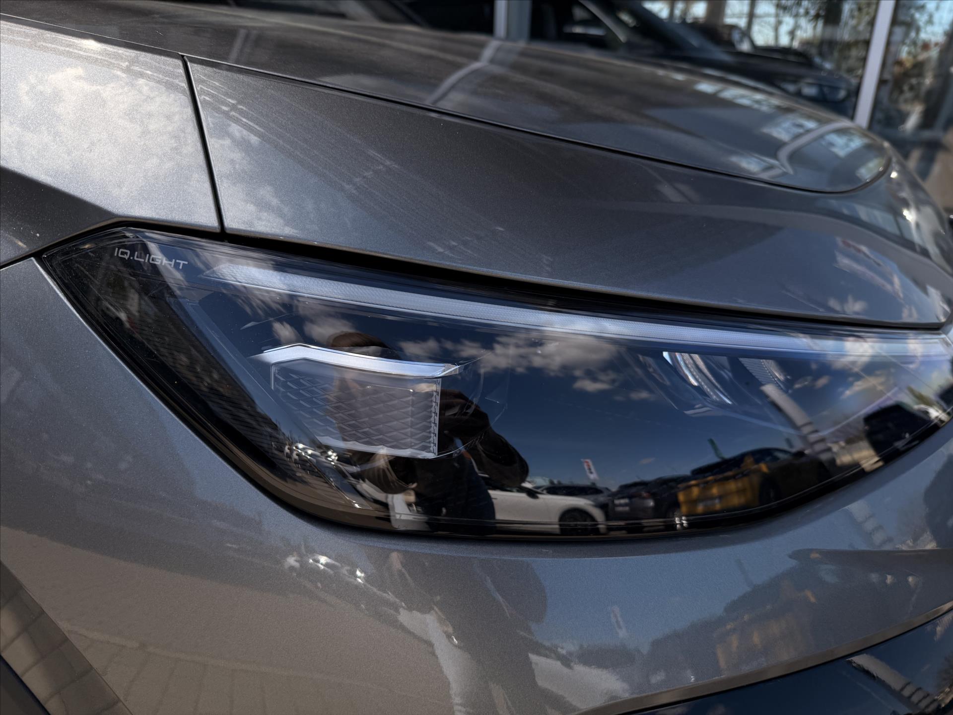 volkswagen-t-roc-1-5-etsi-110-kw-7dsg-r-line - 3
