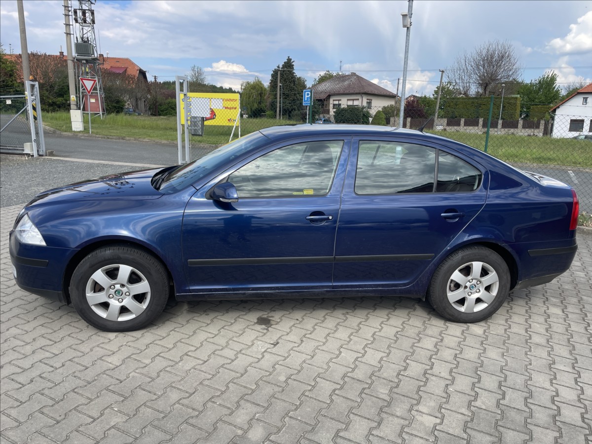skoda-octavia-1-6-mpi-cr-2-majitel-od-r-2012-ii - 3