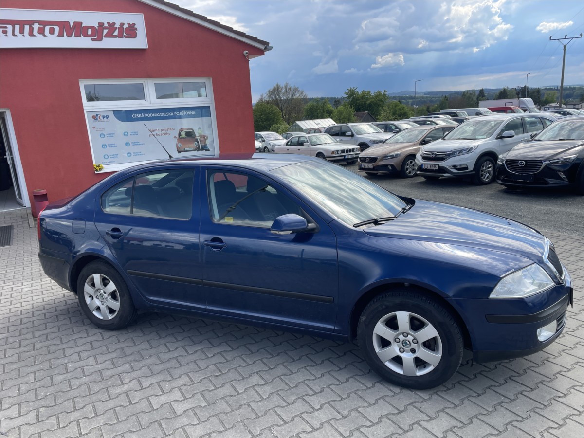 skoda-octavia-1-6-mpi-cr-2-majitel-od-r-2012-ii - 6