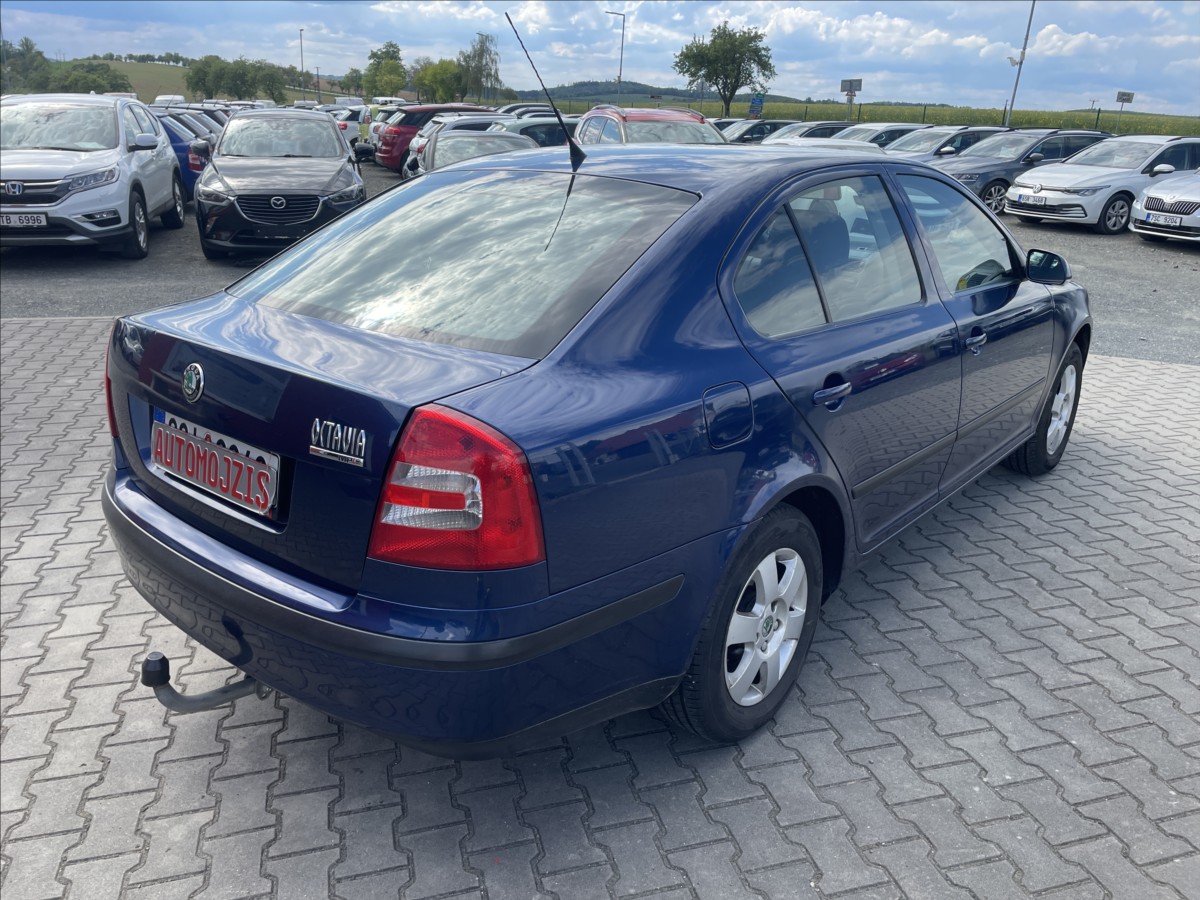 skoda-octavia-1-6-mpi-cr-2-majitel-od-r-2012-ii - 9