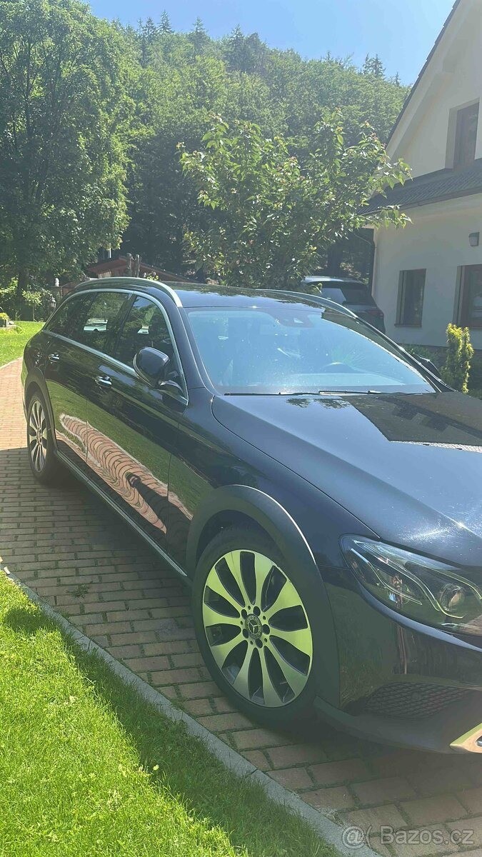 mercedes-benz-tridy-e-2-0-220-d-4matic-allterrain - 1