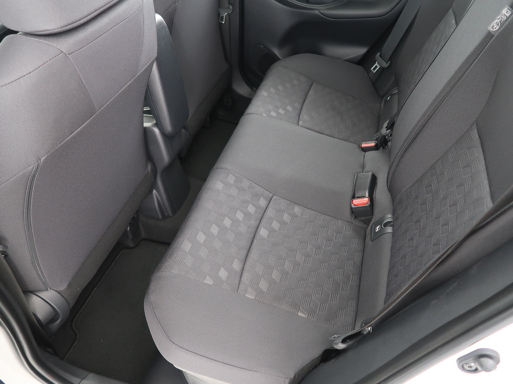 toyota-yaris-1-5-hev-116-cvt-comfort - 9