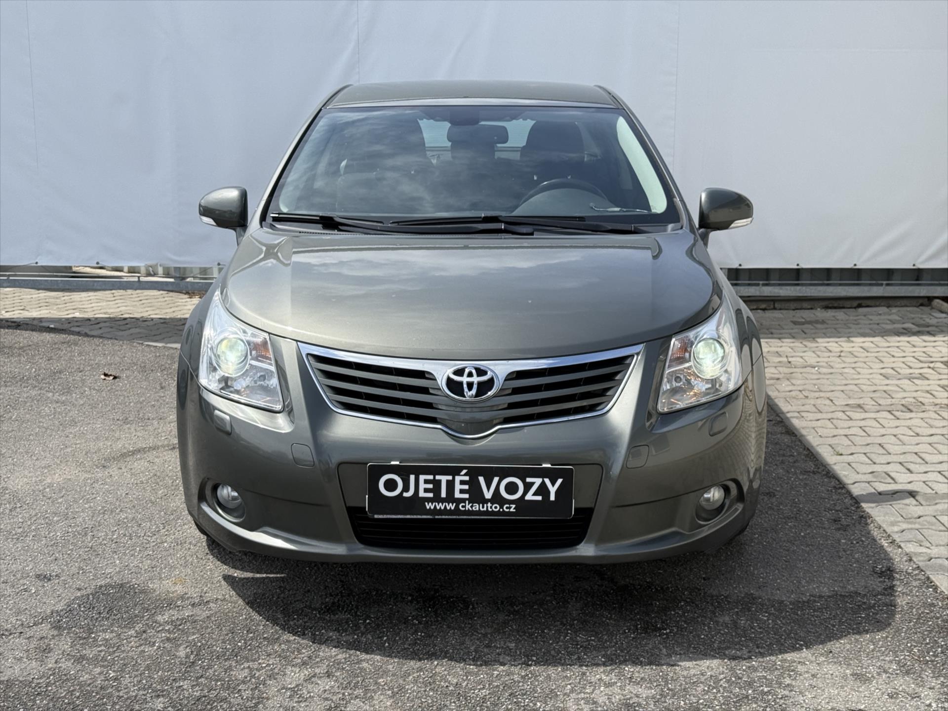 toyota-avensis-2-0-sol-automat - 1
