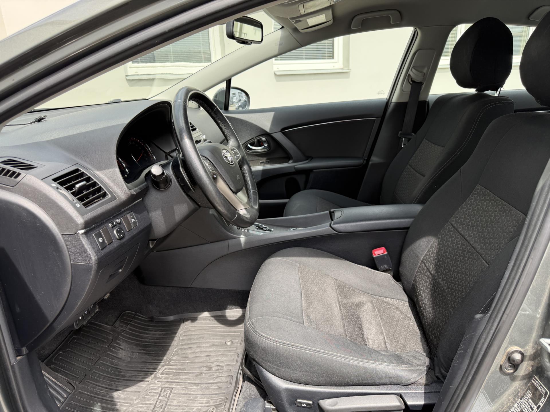 toyota-avensis-2-0-sol-automat - 8