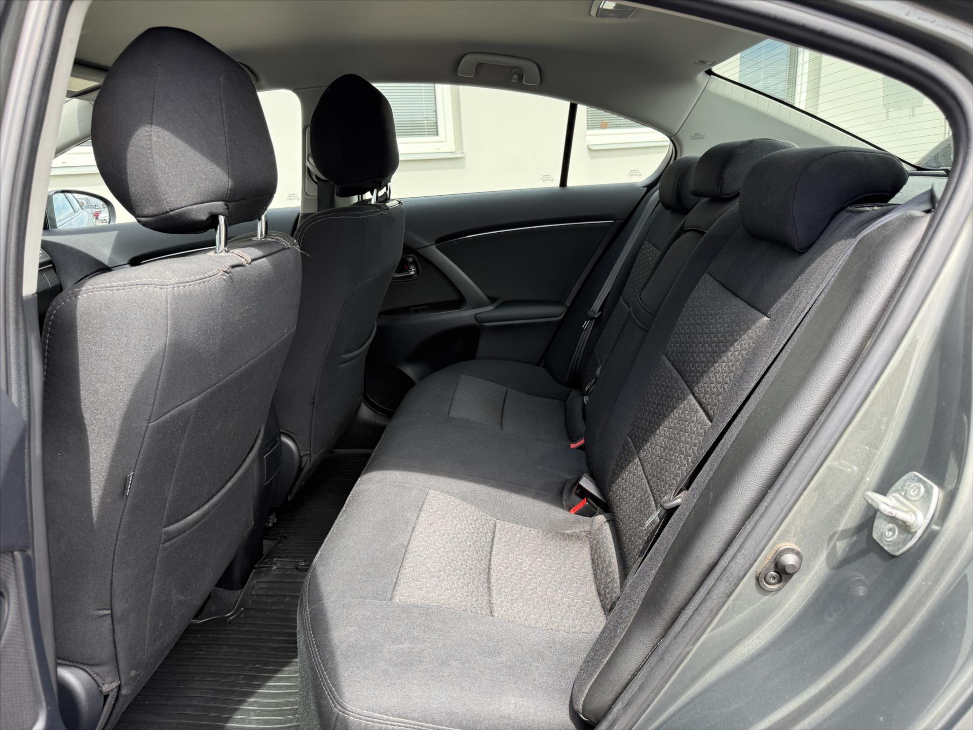 toyota-avensis-2-0-sol-automat - 9