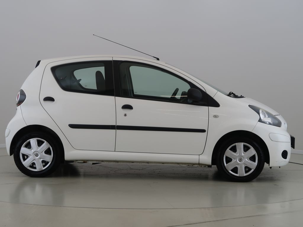 toyota-aygo-1-0vvt-i-50kw-cz-1maj-basecool - 3