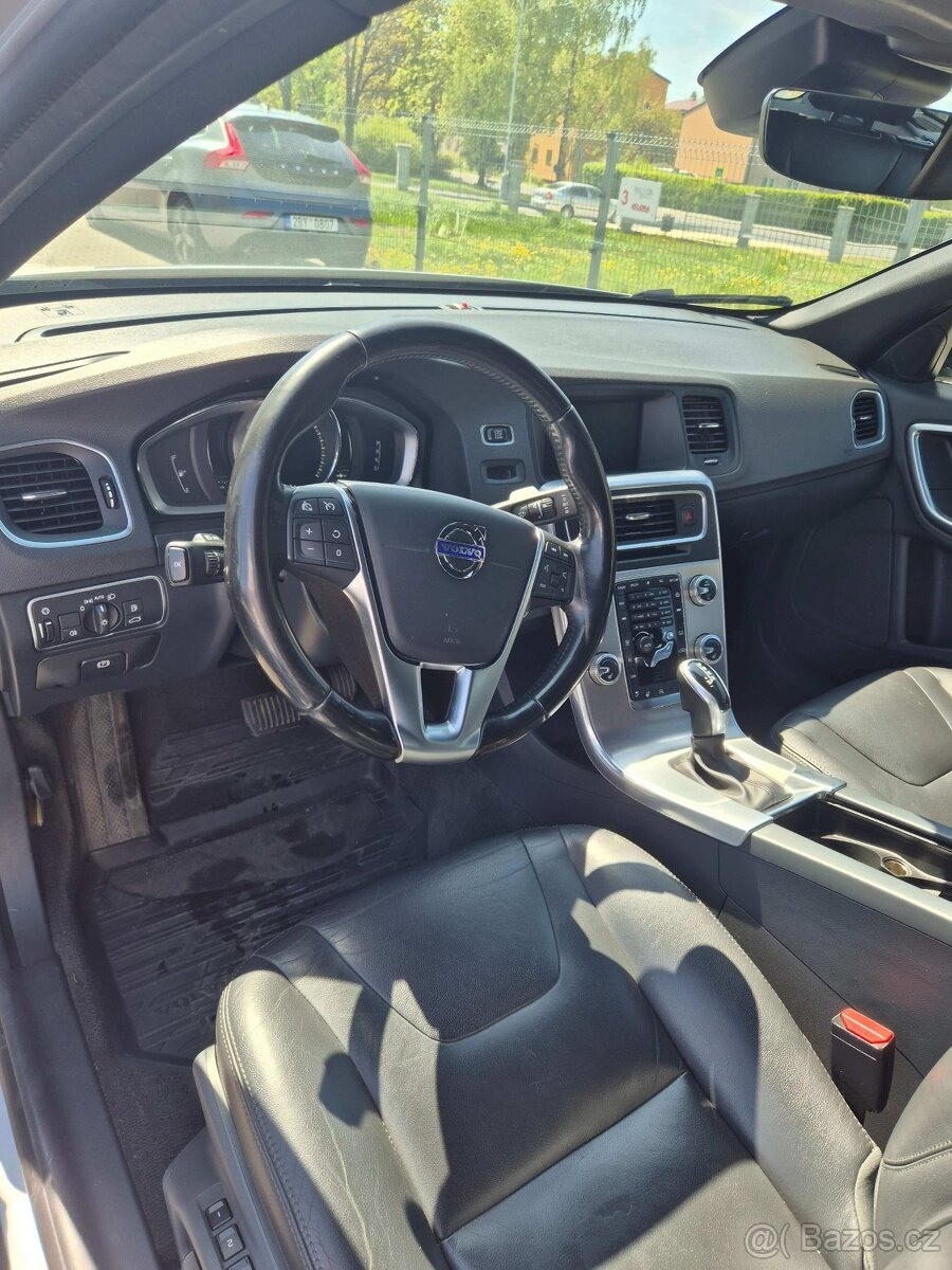volvo-v60-2-4-cross-country-d - 4