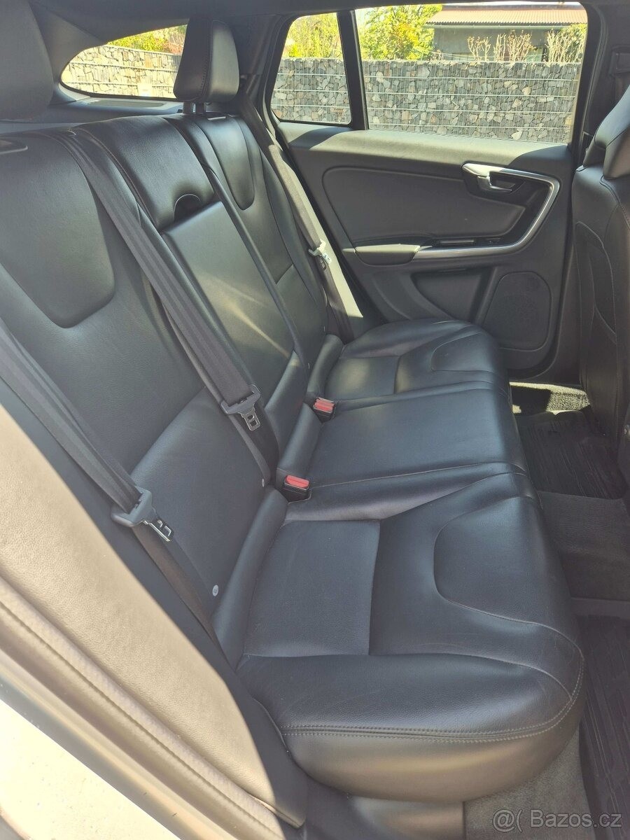 volvo-v60-2-4-cross-country-d - 6