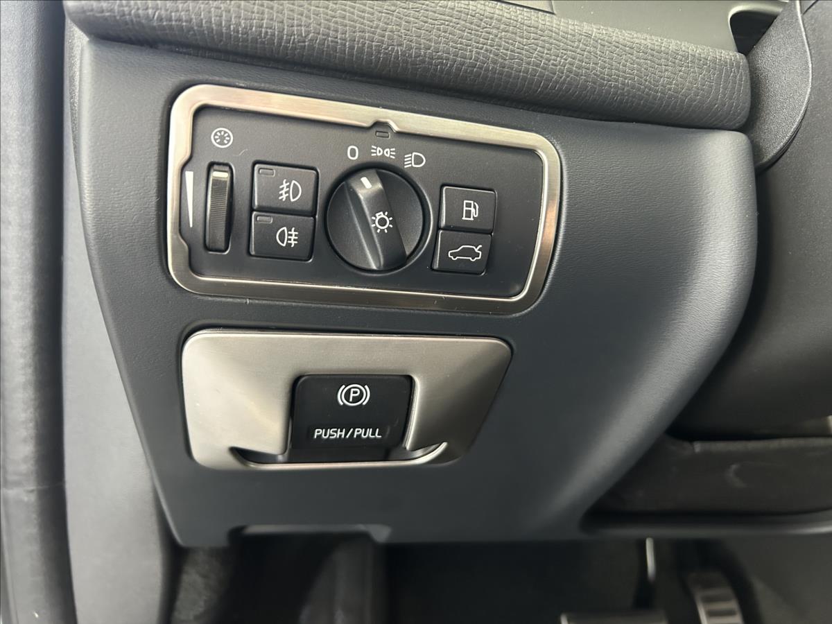 volvo-xc60-2-4-d5-4x4-tazne-serviska - 9