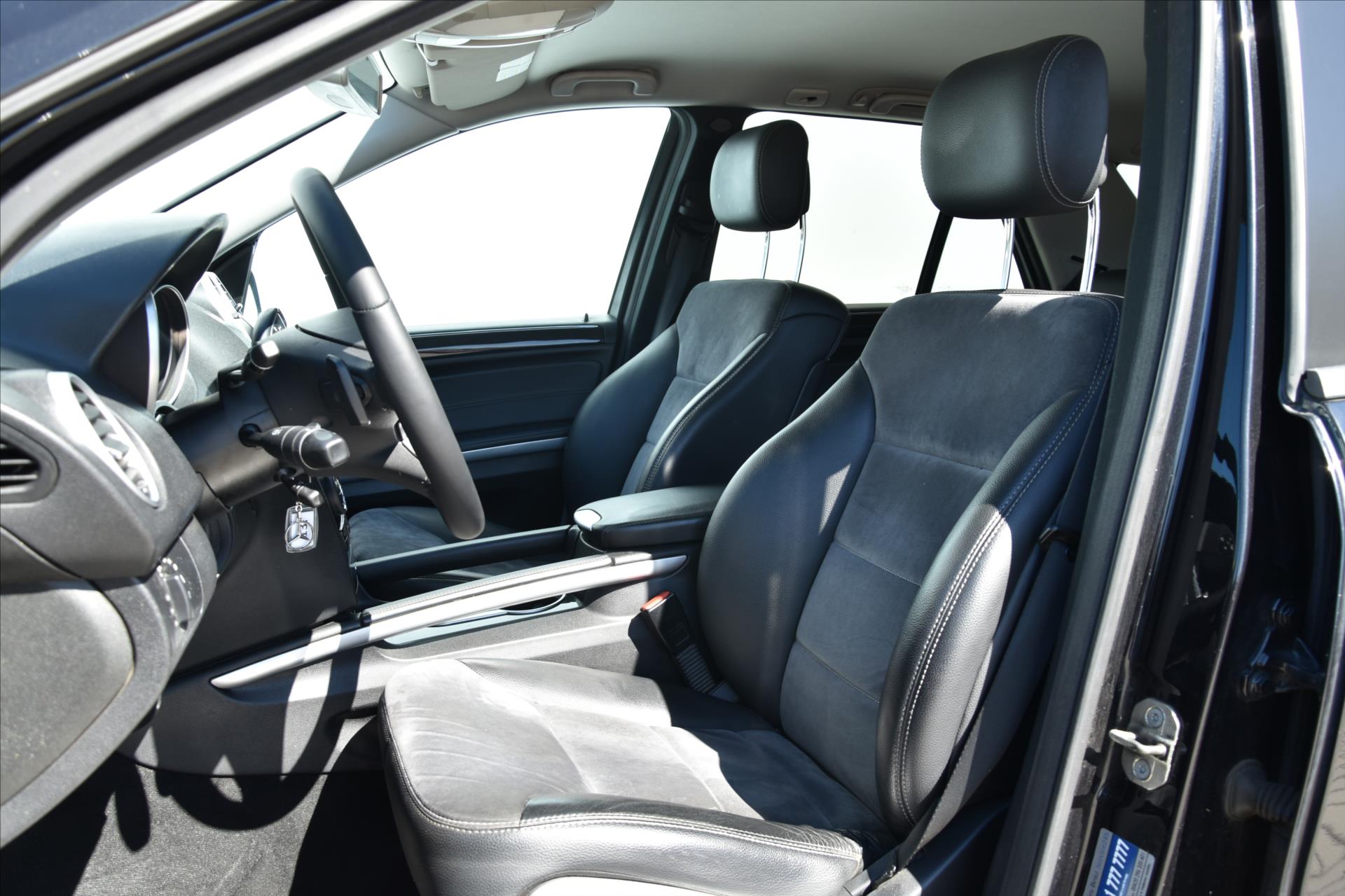 mercedes-benz-tridy-m-ml-350-cdi-4matic-vzduch-cr - 9