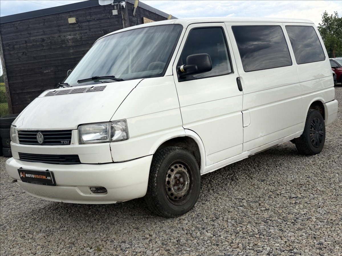 Volkswagen Transporter 2,5 TDI 9MÍST